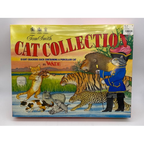 545 - UNOPENED BOX OF TOM SMITH CAT COLLECTION CHRISTMAS CRACKERS WITH WADE WHIMSIE NOVELTIES AND TRAY OF ... 