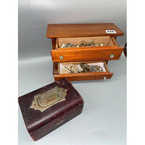 629 - SMALL RED MORROCAN LEATHER JEWELLERY CASKET AND WOODEN THREE DRAWER CHEST CONTAINING COSTUME JEWELLE... 