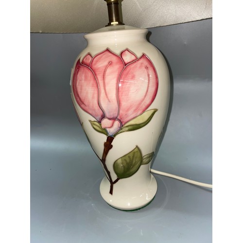 489 - MOORCROFT POTTERY MAGNOLIA PATTERN BALUSTER TABLE LAMP