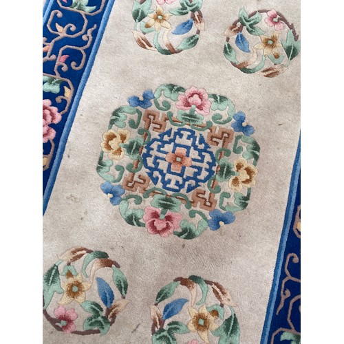 166 - CHINESE FLORAL DESIGN MUSHROOM GROUND CARPET RUNNER WITH BLUE BORDER 90CM X 180CM