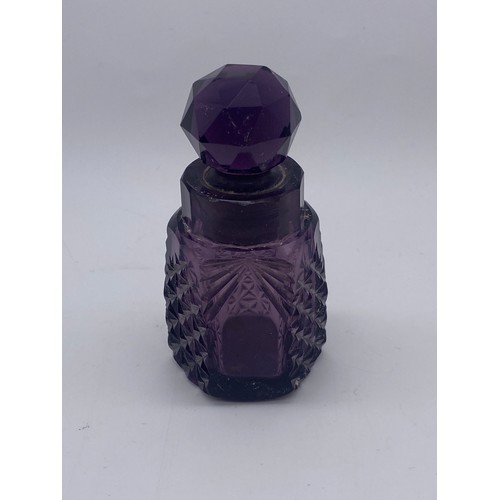 242 - VICTORIAN RUBY OVERLAY SHAPED SCENT BOTTLE (TOP BROKEN), AMETHYST ETCHED BOTTLE AND STOPPER, GILT DE... 