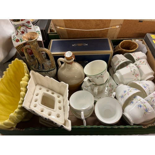 398 - CARTON CONTAINING ETERNAL BEAU TEA CUPS AND SAUCERS, DUCHESS TRANQUILITY TEA SET, SYLVAC PLANTER, AN... 