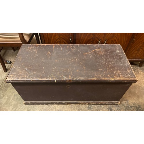 32 - 19TH CENTURY PINE BLANKET BOX