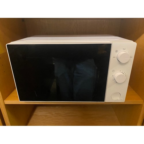 80 - MICROWAVE OVEN