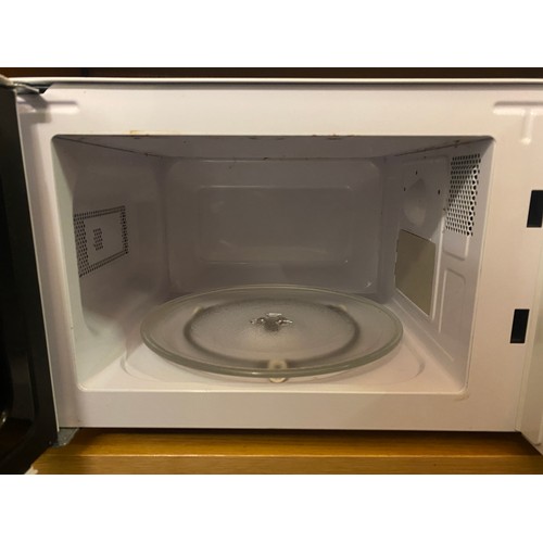 80 - MICROWAVE OVEN