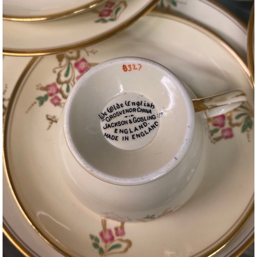 275 - GROSVENOR CHINA OLD ENGLISH PATTERN TEASET