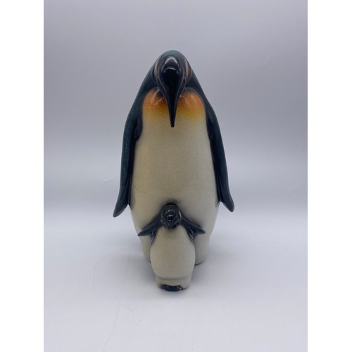 579 - AYNSLEY ANIMAL KINGDOM RESIN PENGUIN FIGURE GROUP