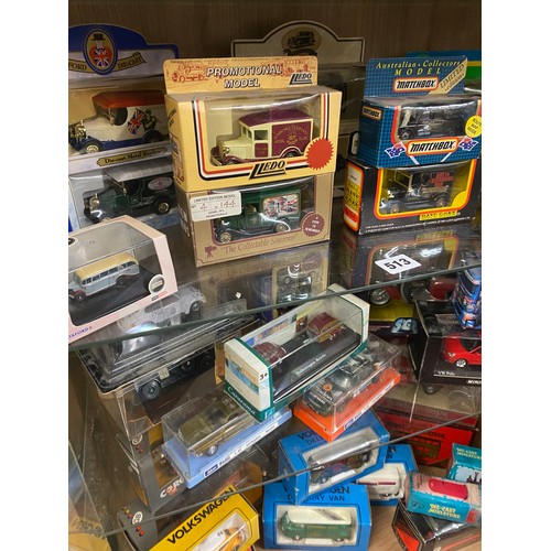 513 - THREE SHELVES OF MATCHBOX LLEDO CORGI DIE CAST MODEL CARS AND VINTAGE WAGONS