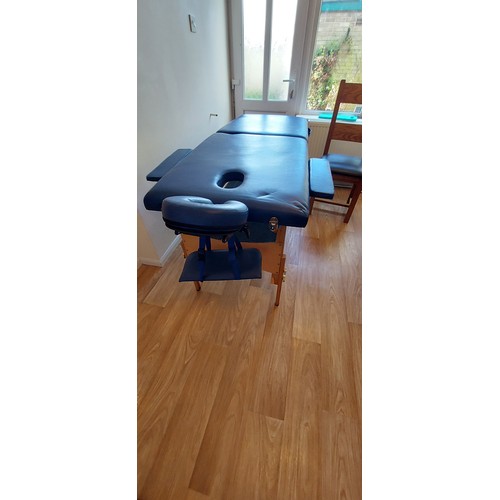 162 - PORTABLE MASSAGE TABLE IN CARRY CASE