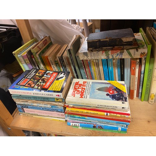 301 - QTY OF COMICS, AND CHILDRENS BOOKS AND PAPERBACKS