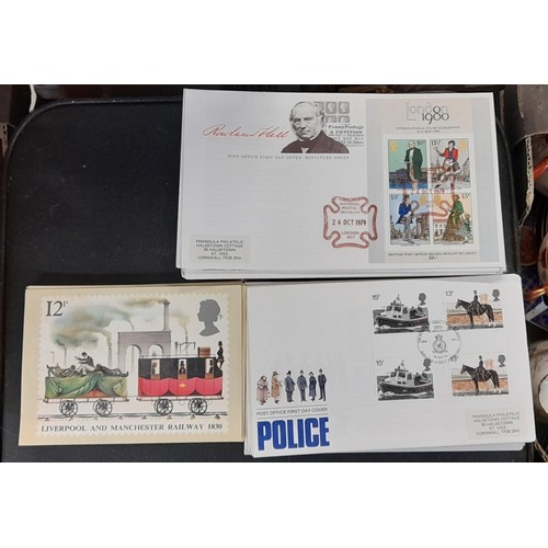 350 - LARGE SELECTION OF GB POST OFFICE FIRST DAY COVERS AND ACCOMPANYING POST CARDS