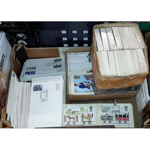 350 - LARGE SELECTION OF GB POST OFFICE FIRST DAY COVERS AND ACCOMPANYING POST CARDS