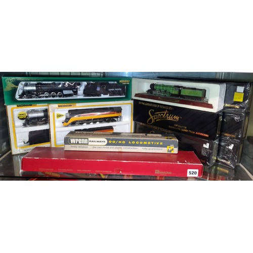520 - BOXED SPECTRUM BACHMANN, MODEL RAILWAY CARRIAGES, WREN W2229 LOCOMOTIVE, AND OTHERS