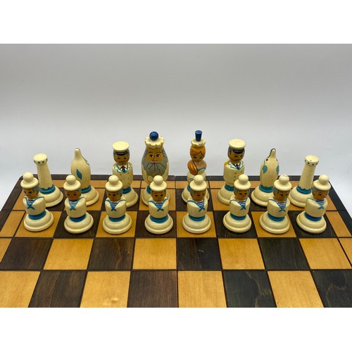 487 - CHESS BOARD WITH MARITIME THEME CHESS MEN