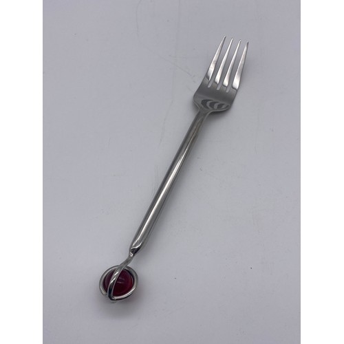 543 - LINDA BARKER ENCAPSULATED CUTLERY SET