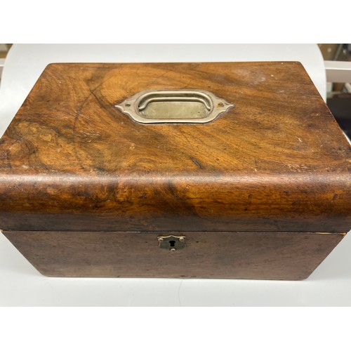 539A - WALNUT COMPARTMENTED BOX A/F