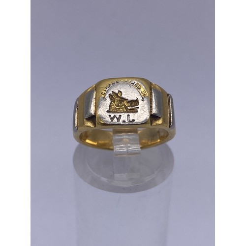 438 - 18CT GOLD AND PLATINUM SIGNET RING WITH WILD BOAR ENGRAVING SIZE H 7.5G APPROX