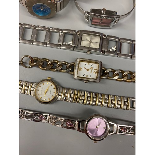 424 - TUB OF LADIES QUARTZ DRESS WRIST WATCHES