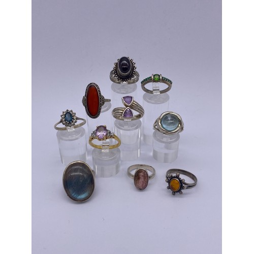 423A - 10 SILVER AND WHITE METAL ENAMEL AND  AND SEMI PRECIOUS STONE SET DRESS RINGS INC. PLATED AMETHYST D... 