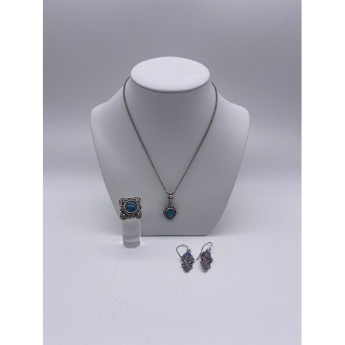 433 - 925 SUARTI OPAL EFFECT DRESS RING, PENDANT ON TRACE CHAIN AND DROPPER EARRINGS