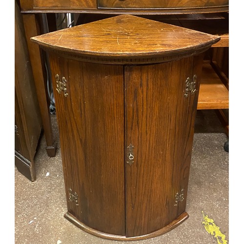 20A - SMALL OAK BOW FRONTED CORNER CABINET
