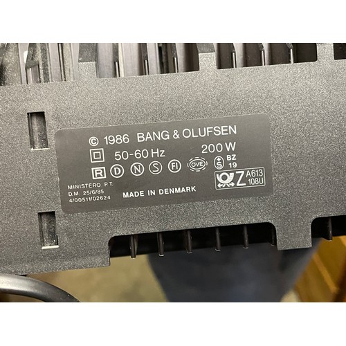 18 - BANG AND OLUFSEN BEO CENTRE 9000