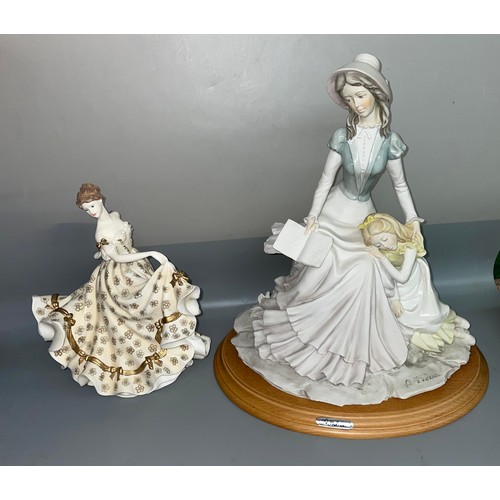 190A - A BELCARI RESIN MOULDED FIGURE GROUP AND LEONARDO COLLECTION RESIN CRINOLINE FIGURE