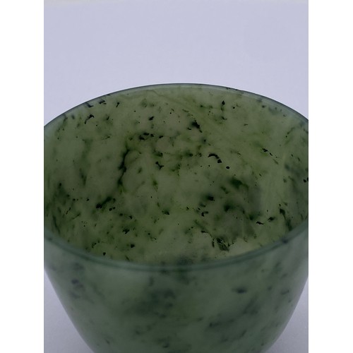 570 - CARVED JADEITE MINIATURE SCREEN ON STAND AND SPINACH JADE BOWL