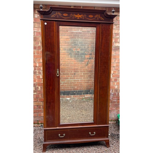 113 - EDWARDIAN MAHOGANY MARQUETRY INLAID AND CROSS BANDED MIRRORED DOOR WARDROBE