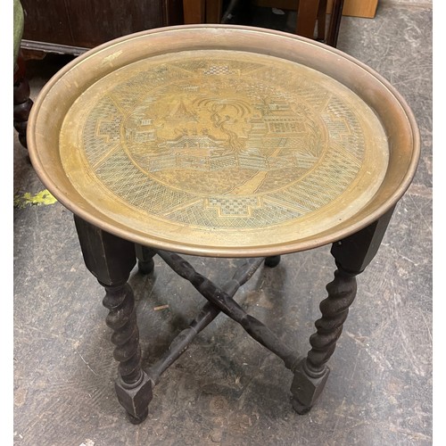 222 - CIRCULAR BRASS ENGRAVED TRAY TOP TABLE ON BARLEY TWIST STAND