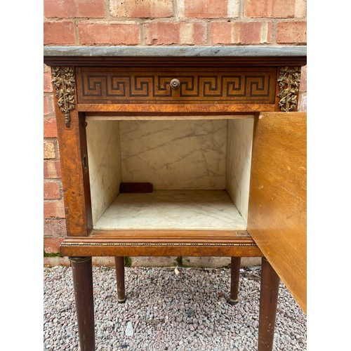 147 - FRENCH KINGWOOD AND BURR WOOD GREEK KEY PATTERNED MARBLE TOPPED TABLE A NUIT