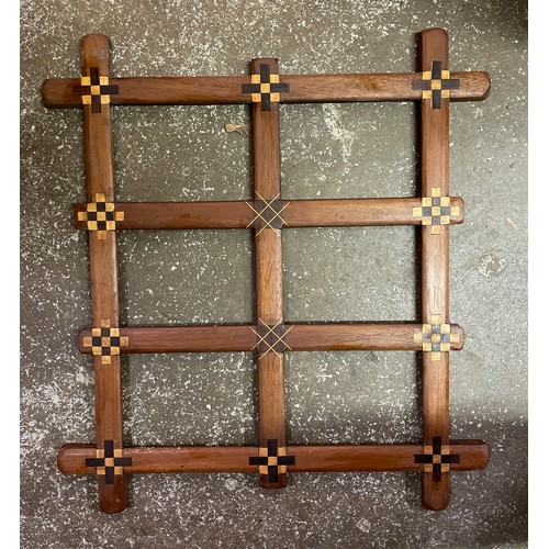 93 - CHEQUER PARQUETRY INLAID OXFORD TYPE PHOTO FRAME