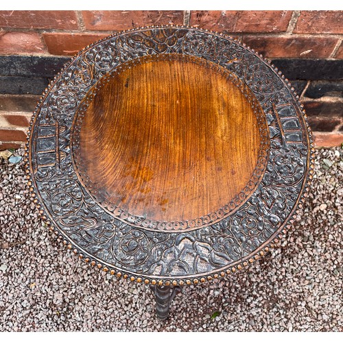 243 - CHIP CARVED EASTERN HARDWOOD OCASSIONAL TABLE ON BOBBIN REEL TURN TRIFORM LEGS