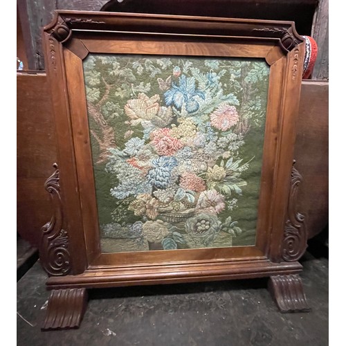 60 - VICTORIAN NEEDLE POINT PANEL GLAZED FIRE SCREEN IN ORNATE CARVED FRAME