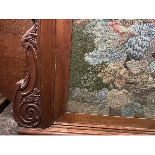 60 - VICTORIAN NEEDLE POINT PANEL GLAZED FIRE SCREEN IN ORNATE CARVED FRAME