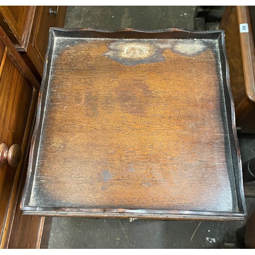 61 - GEORGE III MAHOGANY URN KETTLE STAND WITH SLIDE AND CROSS STRETCHER