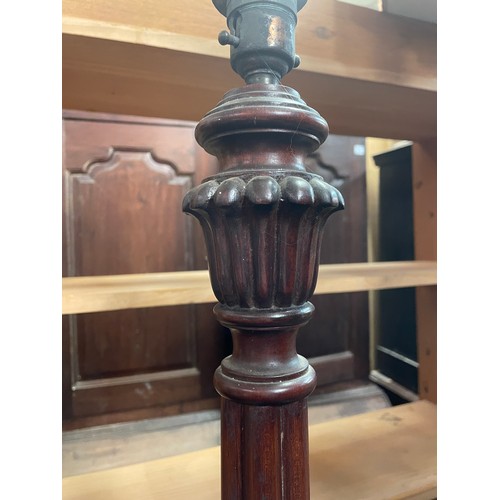 6 - EARLY 20TH CENTURY MAHOGANY FLUTED AND TURNED LAMP STANDARD