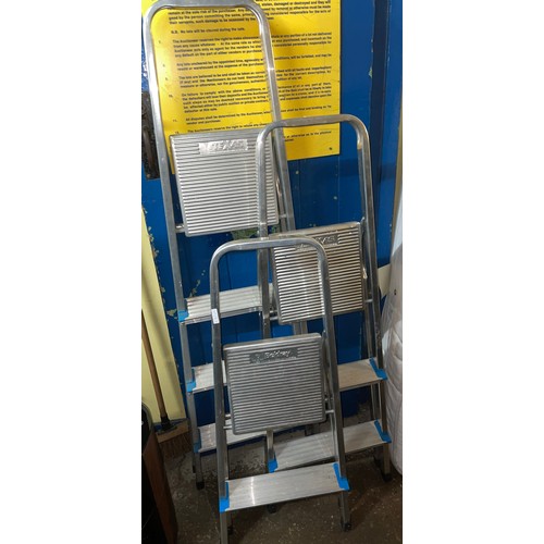 186A - SET OF THREE LADDERS