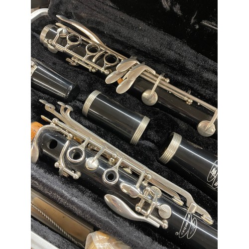 501 - CASED BUESCHER ARISTOCRAT CLARINET SERIEL NUMBER 819352 WITH A VINTAGE BRILHART EBOLIN SPECIAL MOUTH... 