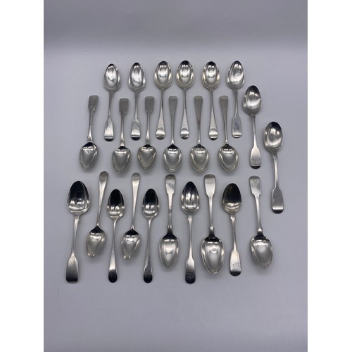 454 - SELECTION OF GEORGIAN AND VICTORIAN SILVER LONDON TEASPOONS 16.7 OVERALL APPROX