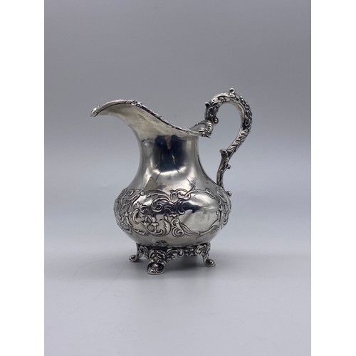 445 - GEORGIAN SILVER CREAM JUG WITH FOLIATE HANDLE 9.4 OZ APPROX