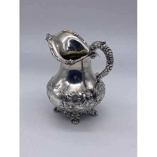 445 - GEORGIAN SILVER CREAM JUG WITH FOLIATE HANDLE 9.4 OZ APPROX