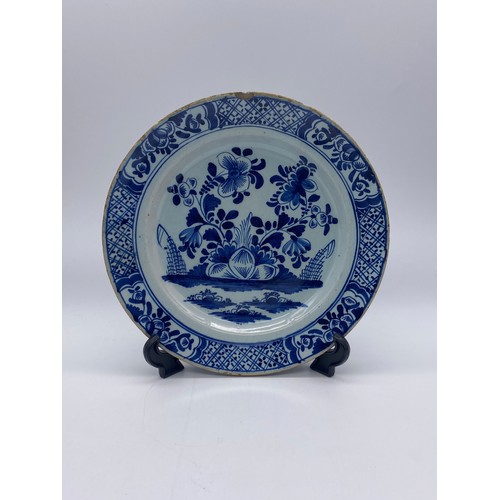 476 - PAIR OF 18TH CENTURY DELFT EARTHEN WARE BLUE DASHED PLATES