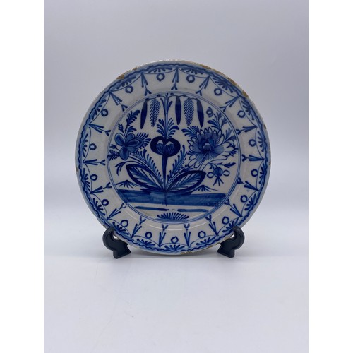 476 - PAIR OF 18TH CENTURY DELFT EARTHEN WARE BLUE DASHED PLATES