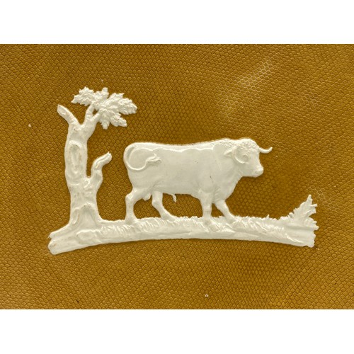 478 - THOMAS FRADLEY CIRCULAR SCALE GROUND PLATE SPRIGGED IN RELIEF OF A BULL