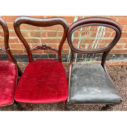 123 - PAIR OF VICTORIAN ROSEWOOD KIDNEY BACKED SALON CHAIRS AND PAIR OF MAHOGANY SALON CHAIRS