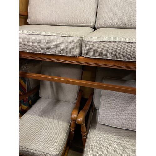 130 - ERCOL STYLE OAK FRAMED LOOSE CUSHION SOFA AND TWO MATCHING ARMCHAIRS