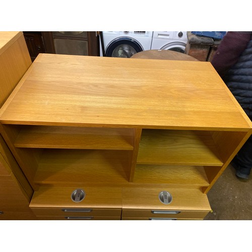 81 - LIGHT OAK MEDIA/STORAGE UNIT