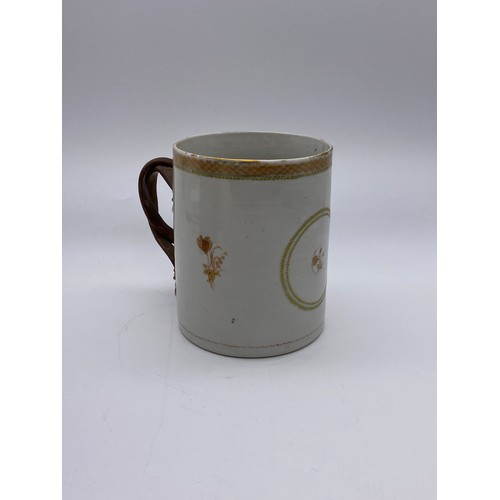 715 - LATE 18TH CENTURY EXPORT WARE MUG WITH ENTWINED HANDLE