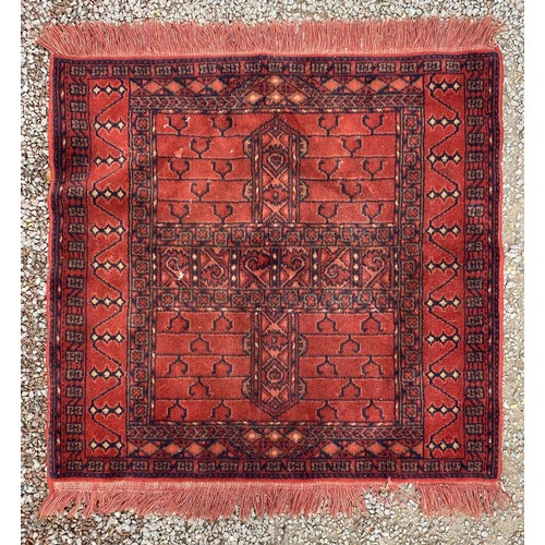 152A - RUSSET GEOMETRIC PATTERN CARPET 90CM X 90CM (100CM w/ Tassels)